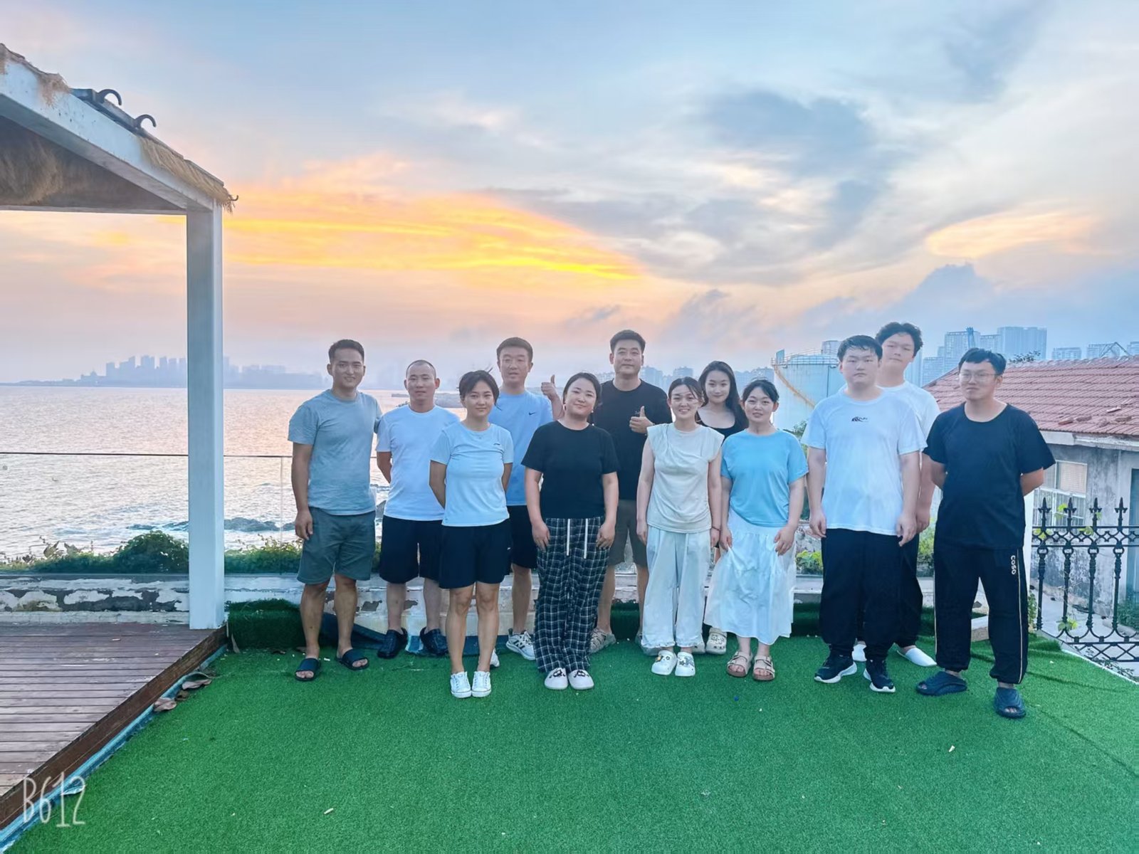 Group Photo of Employees at Jiuchuang Intelligent Technology Company